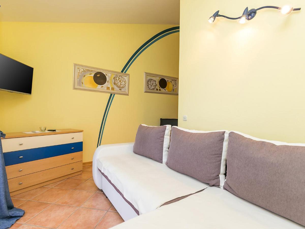 Apartments Nada Врсар Экстерьер фото